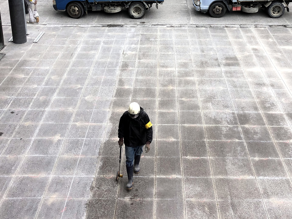 某女子大学モザイク目地切断工